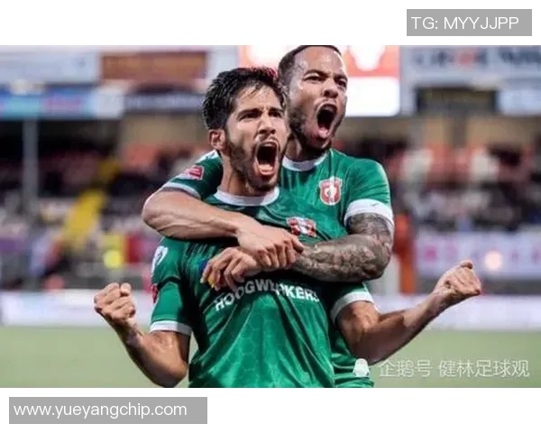 登克尔克与罗森博格的精彩对决揭示足球战术与团队协作的魅力